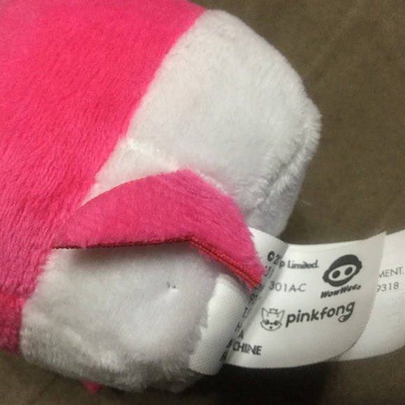 PINK FONG BABY SHARK PLUSHIE WITH SOUND - Picture 7 of 8
